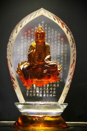 光与影的凝萃 玻璃工艺品的设计与文化艺术策划